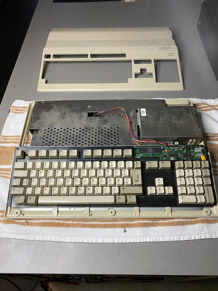 Amiga 500 with top of case removed