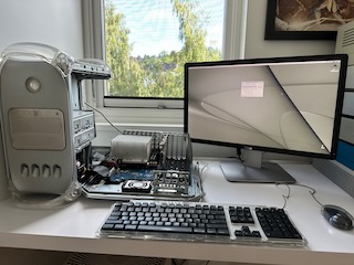 Power Macintosh G4 booting